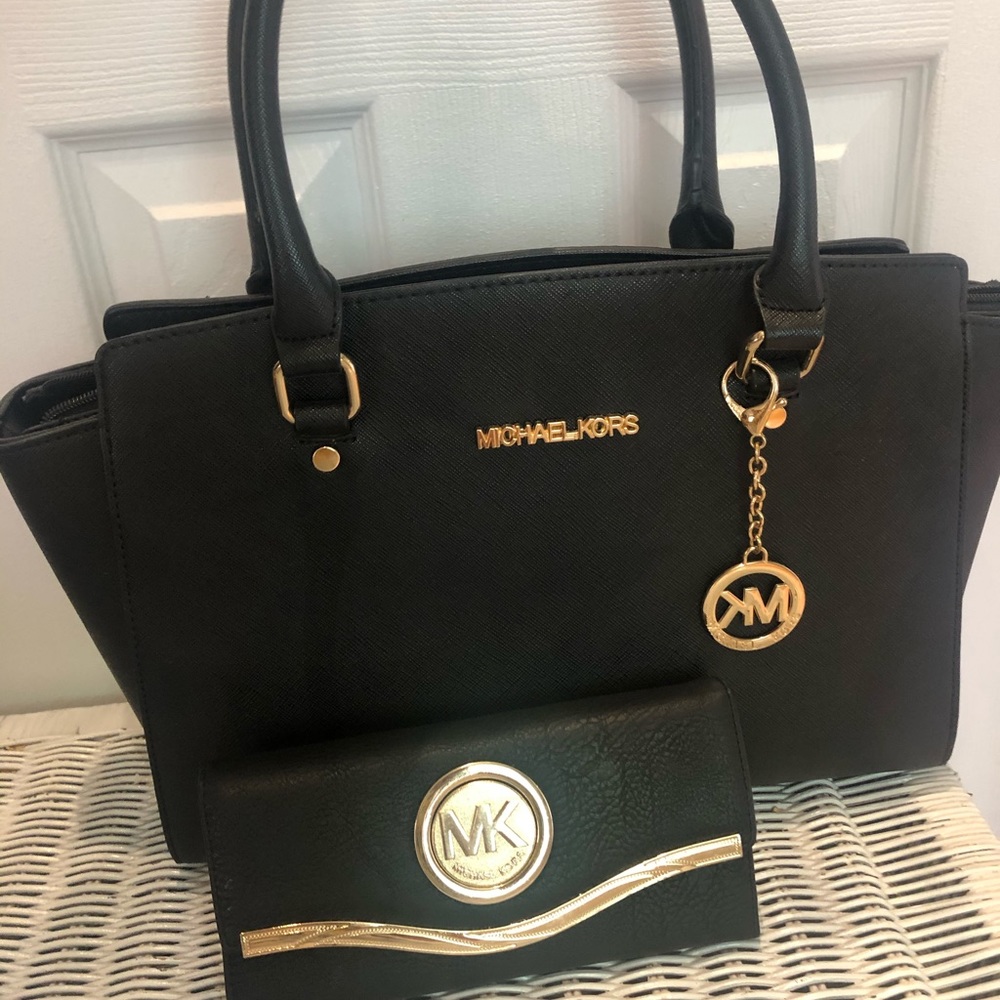 Non authentic Michael Kors Purses and wallets